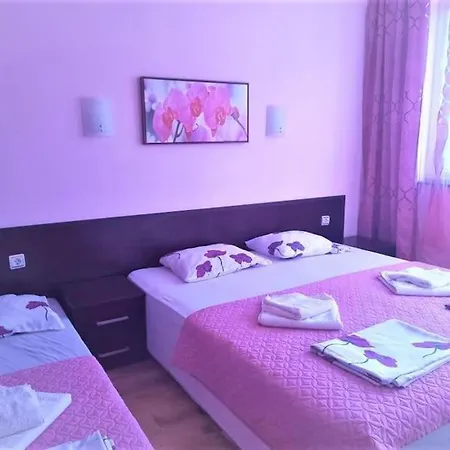 Central Plaza Apartment *